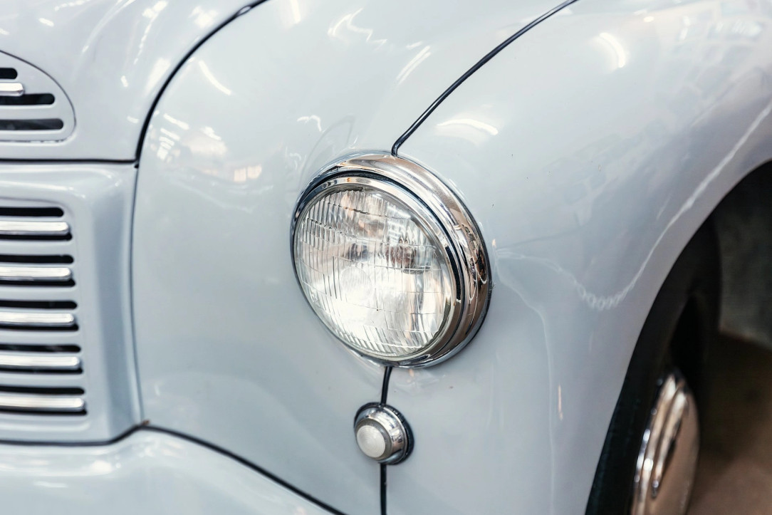 Jasnoszary samochód